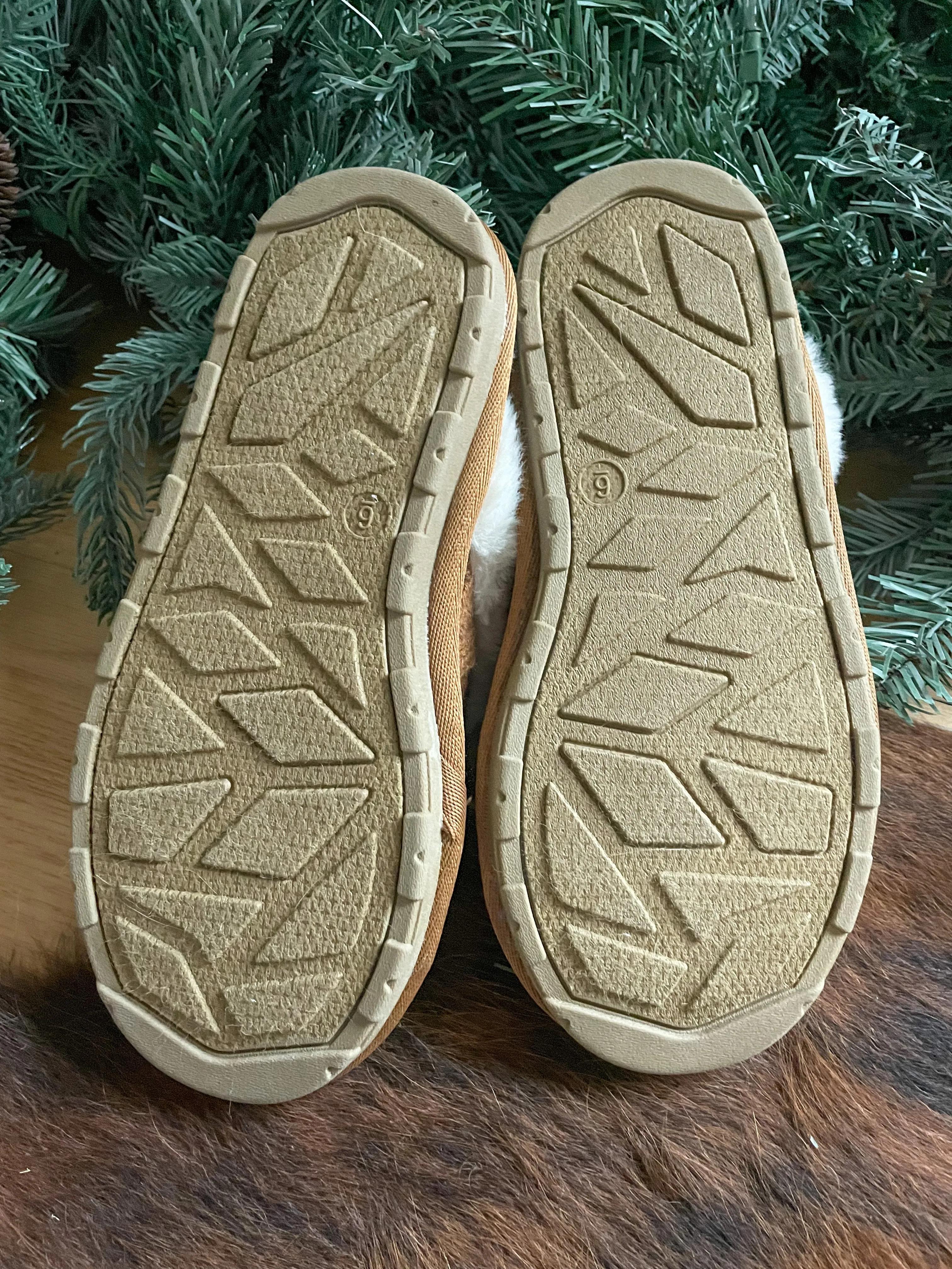 Cabin Fever Cable Knit Slippers: Camel