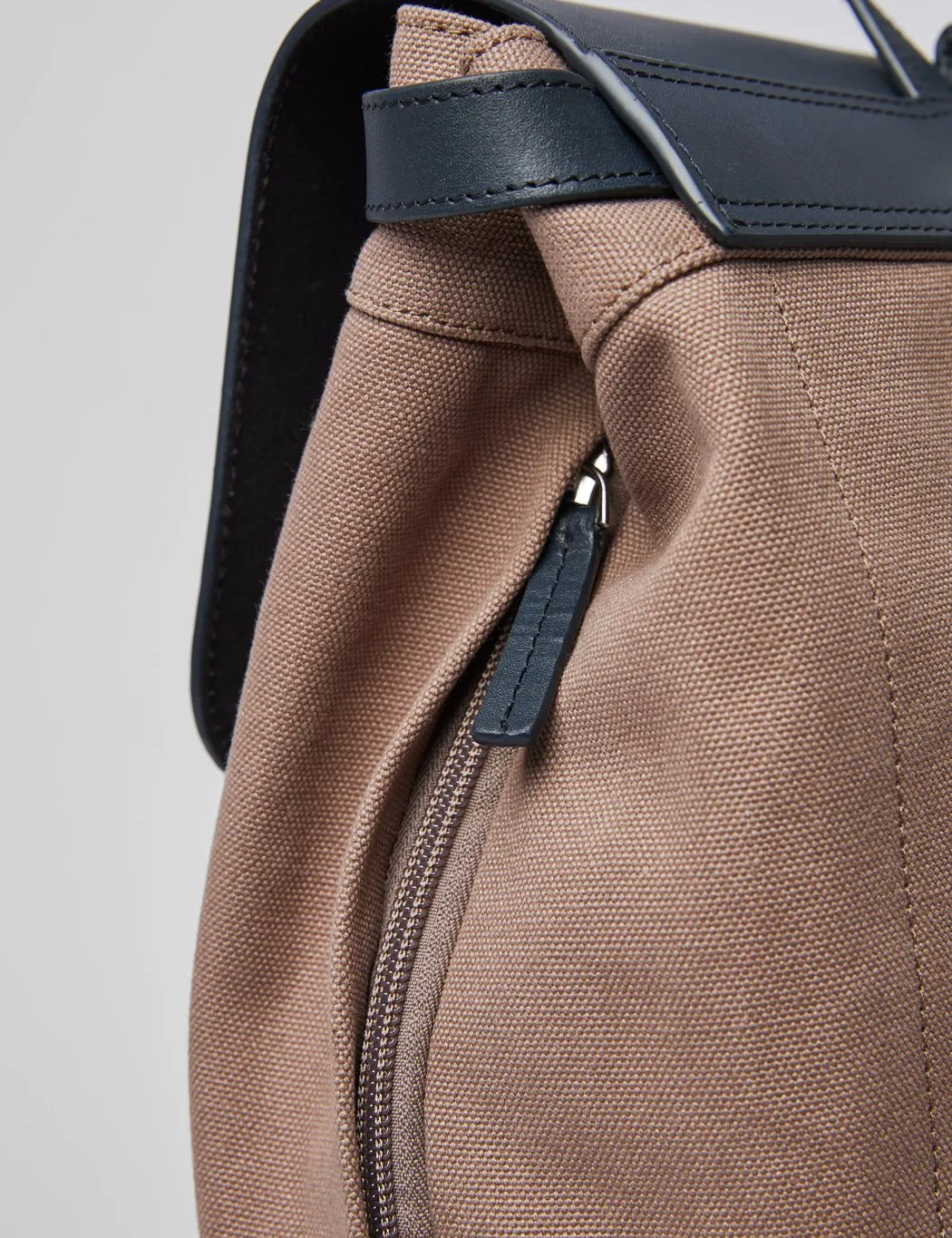 Sandqvist Hege Backpack - Earth Brown/Navy Blue