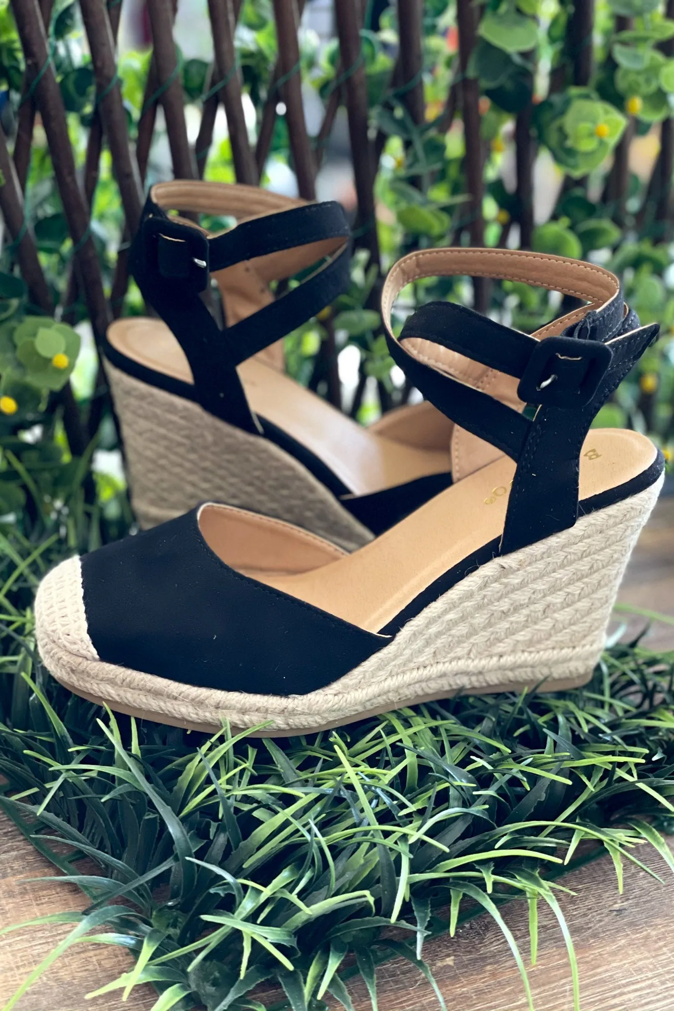 Time Off Wedge: Black